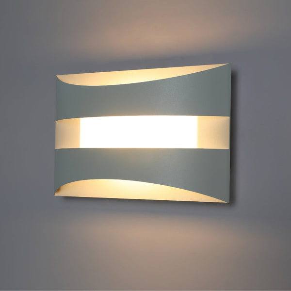 Aplique de pared LED de doble arco contemporáneo, ideal para salas de estar con decoración moderna y minimalista.