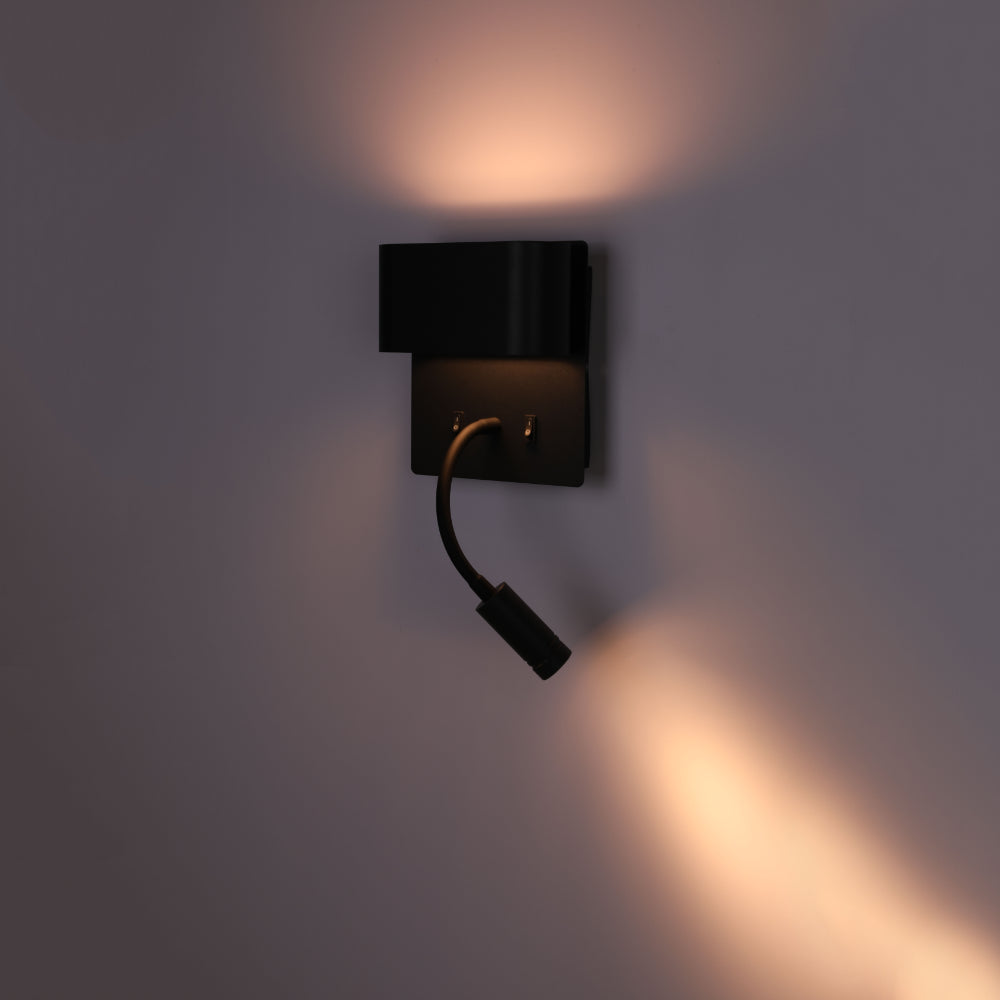 Lámpara de pared LED de doble fuente con brazo ajustable, ideal para dormitorios modernos y lectura junto a la cama.