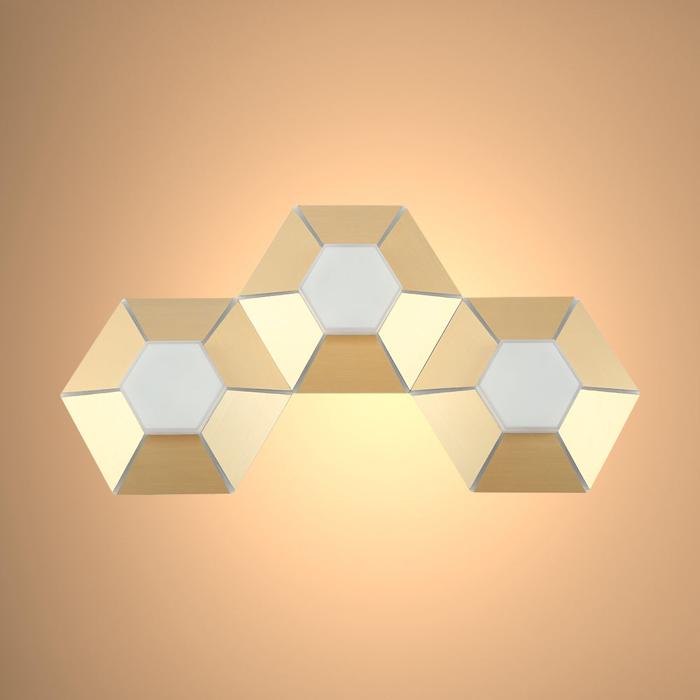 Apliques de pared en forma de panal de oro y opal, ideales para espacios contemporáneos con estilo moderno.