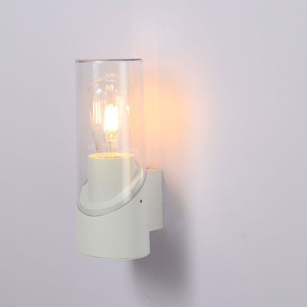 Aplique de pared exterior moderno con diseño elegante, ideal para entradas y áreas al aire libre con estilo contemporáneo.