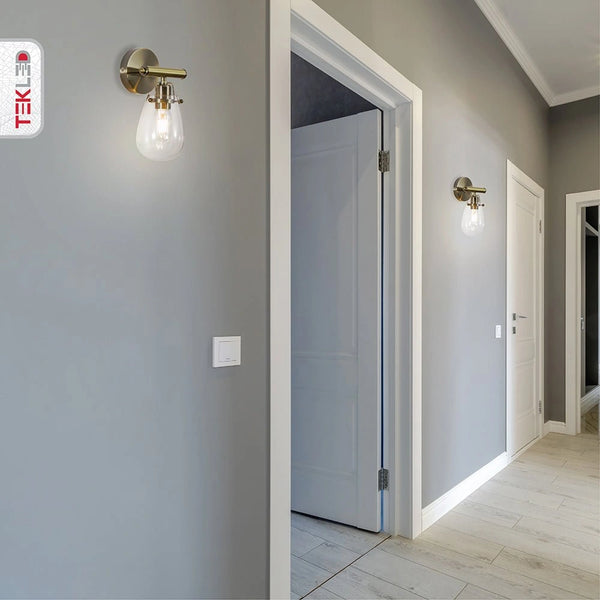 Indoor usage of Antique Brass Body Clear Glass Globe Wall Light with E27 Fitting