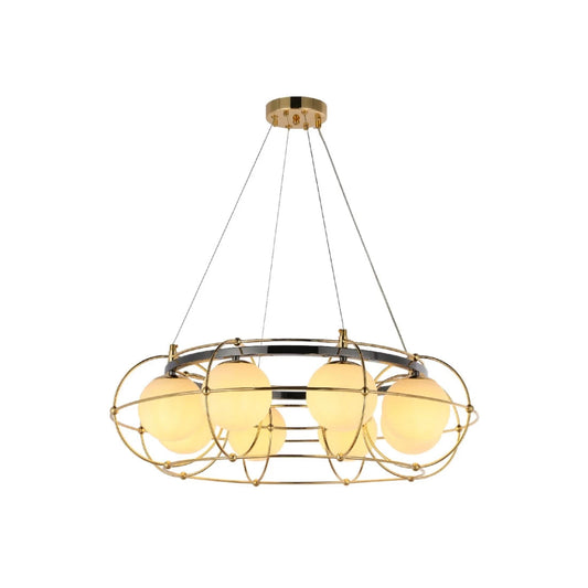 Lámpara de araña esférica vintage moderna con detalles geométricos dorados, ideal para espacios contemporáneos y salones elegantes.