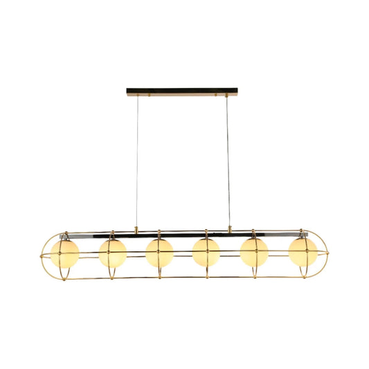 Lámpara de araña orb vintage moderna con detalles geométricos en dorado, ideal para salas de estar con un estilo contemporáneo.