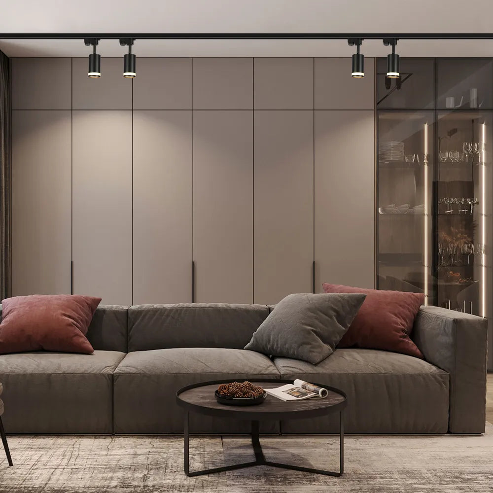 El accesorio de iluminación circular GU10 para riel ilumina una sala de estar moderna con una decoración elegante, realzando el estilo contemporáneo del espacio.173-03002