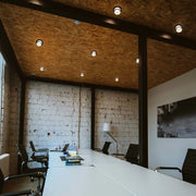 Colección de luces con diseño cilíndrico de malla