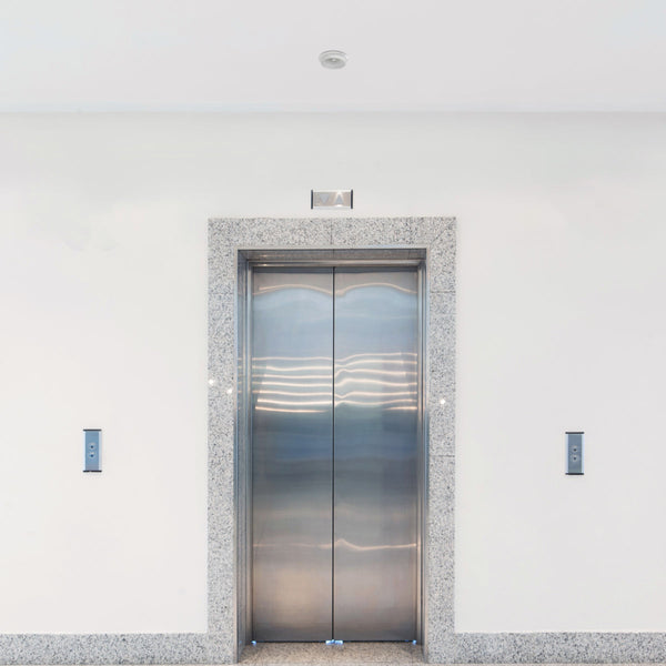 Luz empotrada de aluminio con doble tono, ideal para salones modernos y estilos contemporáneos, brindando iluminación elegante y funcional.