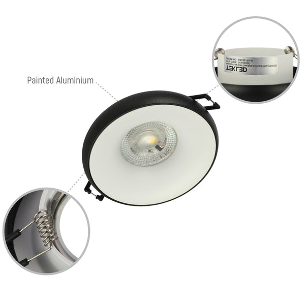 Foco empotrable de aluminio fundido con bisel de color, ideal para iluminar salas modernas y espacios contemporáneos.