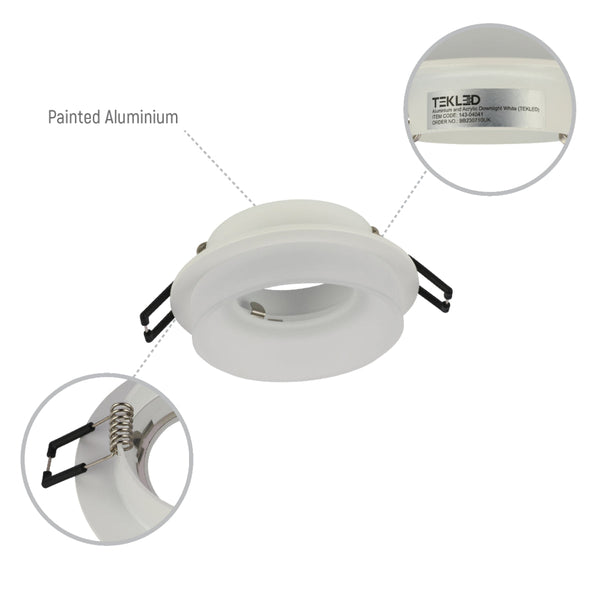 Foco empotrable de aluminio con difusión opal, perfecto para iluminar espacios modernos como salones o cocinas contemporáneas.