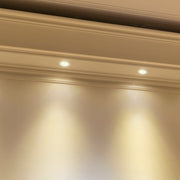 Imagen principal de un downlight fijo con diseño de doble bisel, ideal para espacios modernos y contemporáneos.