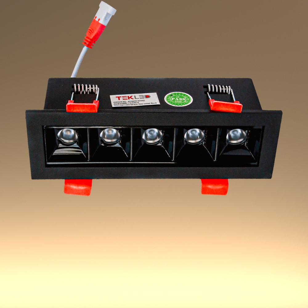Imagen de un downlight empotrado LED de 10W, ideal para oficinas con decoración moderna, luz blanca fría de 4000K.