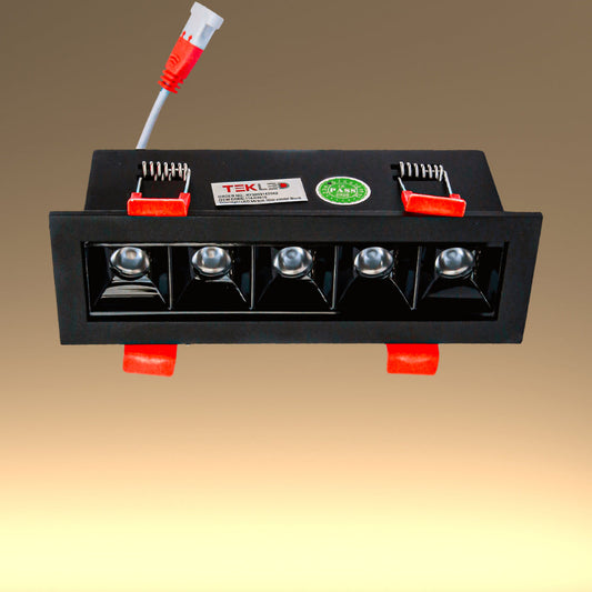Imagen de un downlight empotrado LED de 10W, ideal para oficinas con decoración moderna, luz blanca fría de 4000K.