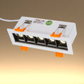 Downlight LED empotrado Mirage Blade de 10W, ideal para espacios modernos, iluminando con luz blanca fresca y un diseño minimalista.