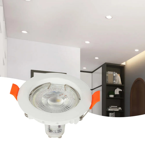 Luminaria empotrada GU10 elegante que ilumina un entorno de hogar moderno con decoración minimalista, mejorando la calidez y el estilo en el área de estar.143-03991