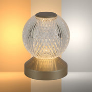 Lámpara LED esférica recargable, perfecta para espacios contemporáneos y ambientes acogedores. Ideal para mesas de noche o salas.
