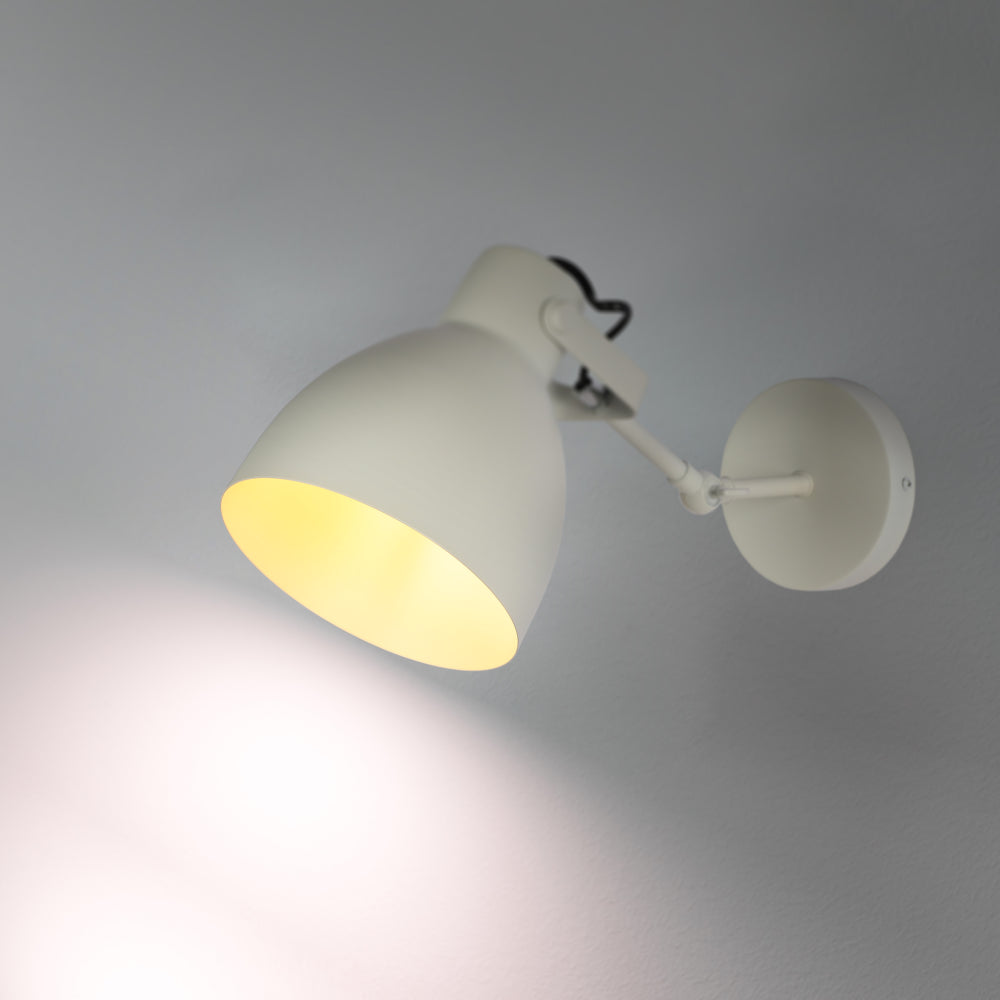 Luz de pared ajustable de estilo nórdico, ideal para oficinas modernas, proporcionando un foco luminoso y elegante en el espacio de trabajo.