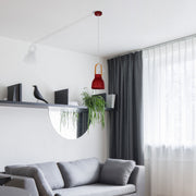 Lámpara colgante cónica Narvik sobre una mesa de comedor en un ambiente nórdico, ideal para decoración moderna y acogedora.
