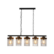 Lámpara colgante industrial de jaula rectangular con cinco pantallas, perfecta para comedores con estilo rústico moderno y acentos de madera.