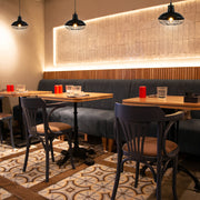 Imagen principal de una lámpara colgante de estilo industrial con jaula de metal negro, ideal para comedores de decoración urbana moderna.