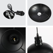 Luz de techo caged factory negra, ideal para espacios industriales y modernos, perfecta sobre mesas en comedores o cocinas.