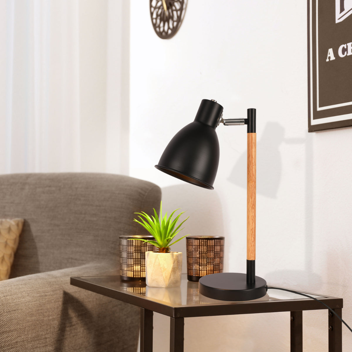Lámpara de escritorio nórdica con base de madera, perfecta para oficinas modernas y decoraciones contemporáneas.