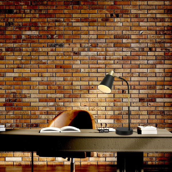 Lámpara de escritorio curva E27, ideal para oficinas modernas, aportando un toque elegante y funcional al espacio de trabajo.