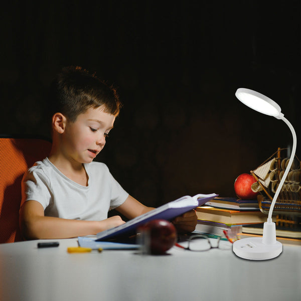 Lámpara de mesa LED de cuello de ganso, perfecta para oficinas modernas y espacios de trabajo estilizados, ideal para lectura y tareas.