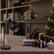 Lámpara de escritorio moderna con acento de madera, perfecta para oficinas con estilo contemporáneo y minimalista.