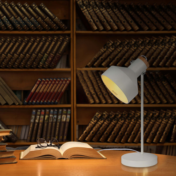 Lámpara de escritorio moderna con acentos de madera, ideal para oficinas con decoración contemporánea y elegante.
