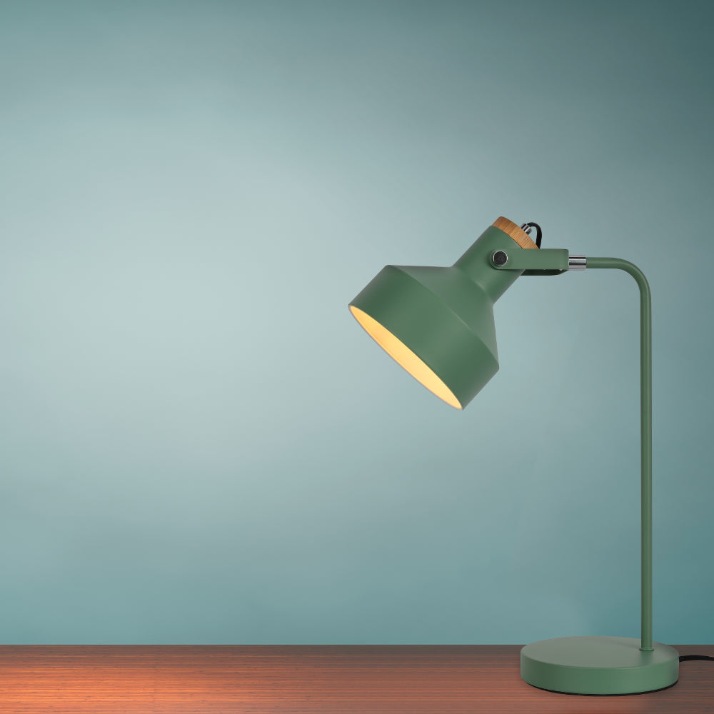 Lámpara de escritorio moderna con acentos de madera, ideal para oficinas de estilo contemporáneo y espacios de trabajo elegantes.