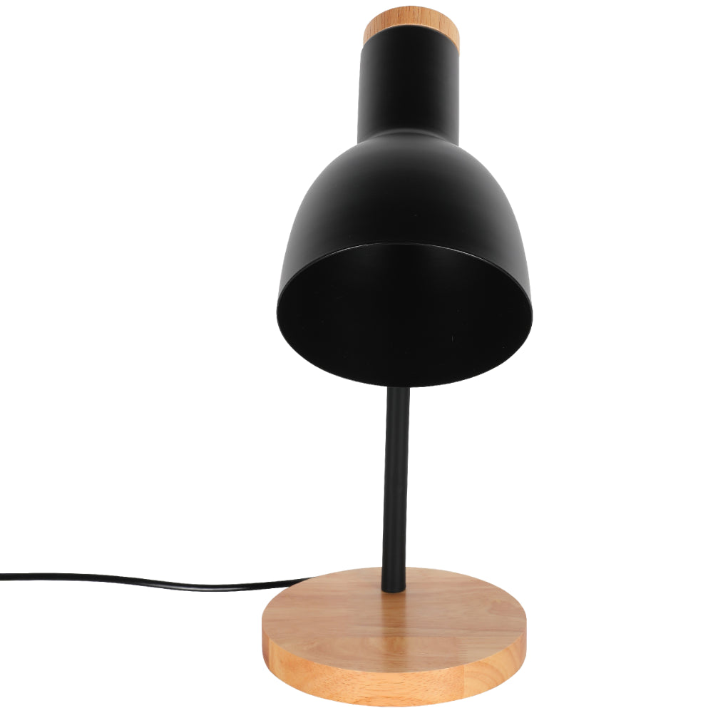 Lámpara de mesa inspirada en el estilo escandinavo con base de madera, perfecta para salas de estar o dormitorios modernos.