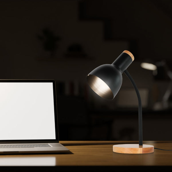 Lámpara de mesa de estilo escandinavo con base de madera, perfecta para salas de estar o escritorios modernos.