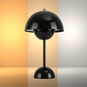 Lámpara de mesa LED esférica con diseño elegante, ideal para salas de estar modernas y acogedoras. Ofrece luz dual para mayor versatilidad.