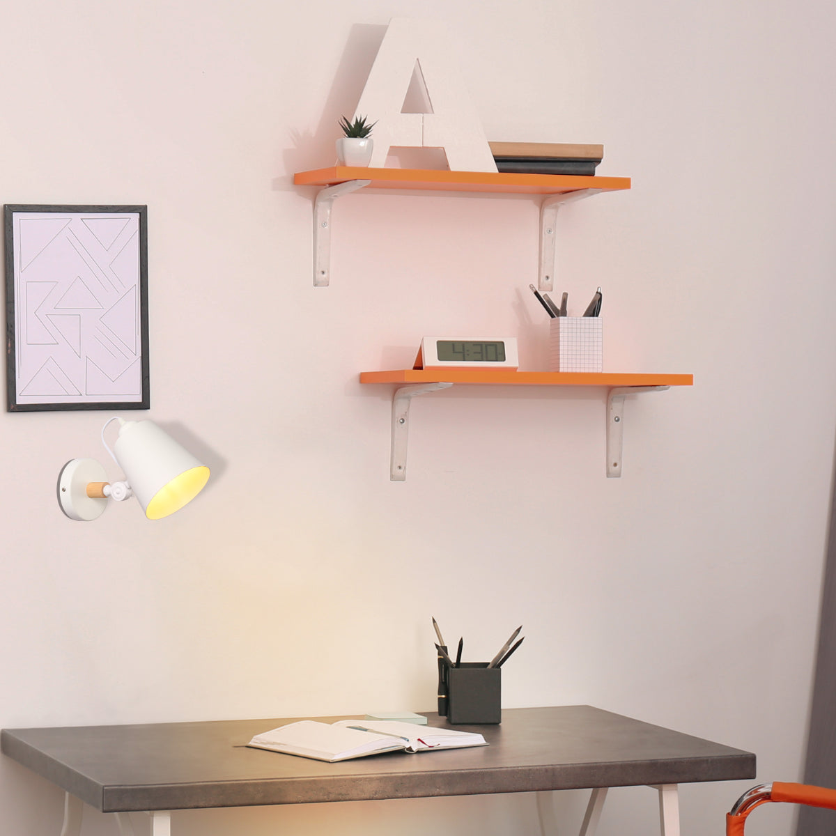 Lámpara de pared ajustable de diseño cónico moderno, ideal para salas de estar con estilo nórdico elegante y minimalista.