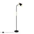 Lámpara de pie con acentos en oro, ideal para salas de estar con estilo moderno y decoraciones elegantes.