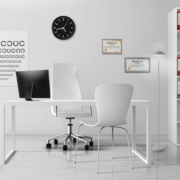 Lámpara de pie LED portátil y regulable, ideal para salones modernos y minimalistas, con diseño elegante y altura de 131 cm.