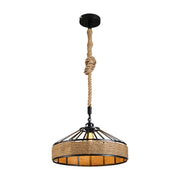 Lámpara colgante de jaula de metal negro y cuerda de yute, perfecta para ambientes industriales y comedores modernos.