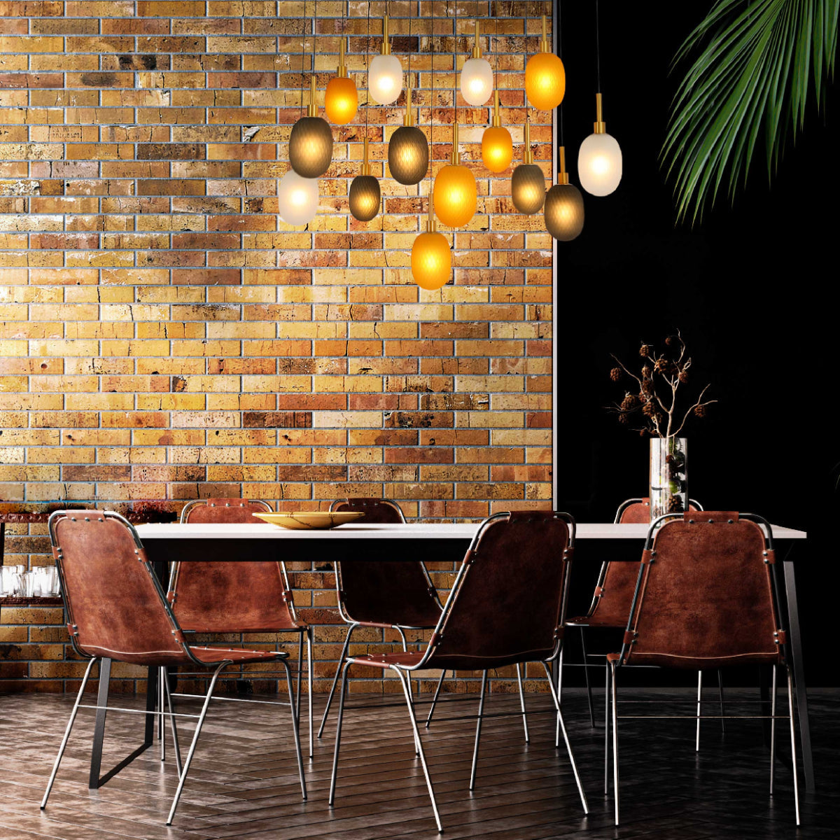 Lámpara colgante multi-pendiente, perfecta para salas de estar contemporáneas; elegante diseño en metal y vidrio.
