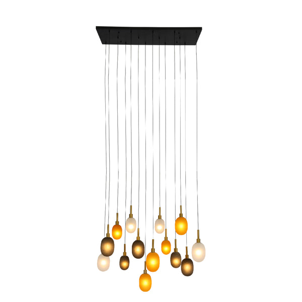 Luz colgante multi-pendiente en un espacio moderno, ideal para comedores o salas con un toque contemporáneo y elegante.