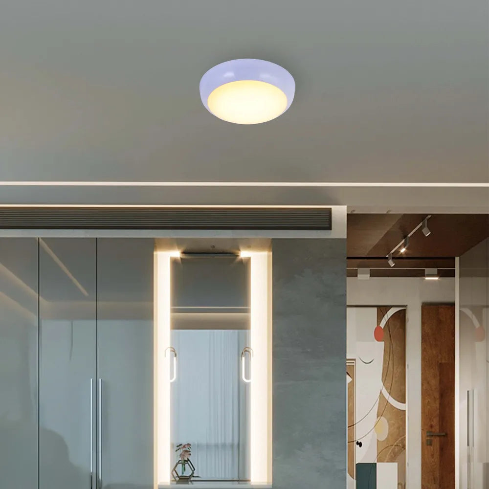 Luz de techo empotrada LED con borde blanco, perfecta para cocinas modernas o entradas, añadiendo una iluminación brillante y un diseño elegante. 118-03616
