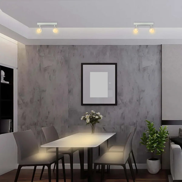 Reflector Sleek Luma Cylindro GU10 iluminando una sala de estar moderna con una decoración elegante, añadiendo un toque de sofisticación y calidez.172-03218