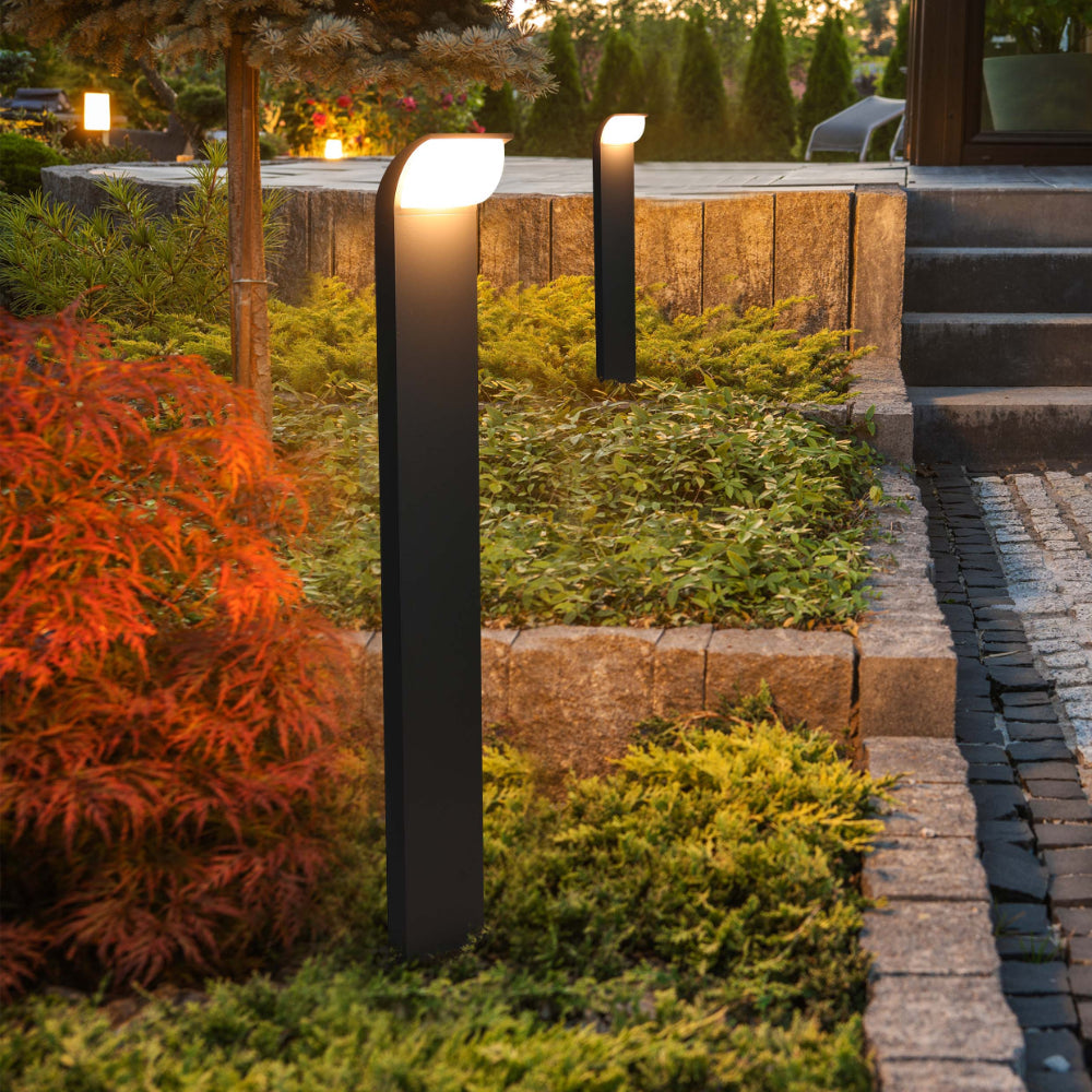 Lámpara de bolardo LED de 7W, ideal para iluminar caminos en exteriores con un diseño moderno y elegante.