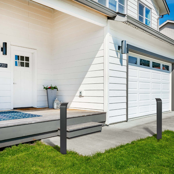 Luz bollard LED de 7W, ideal para caminos exteriores en jardines modernos, proporcionando iluminación ambiental elegante.