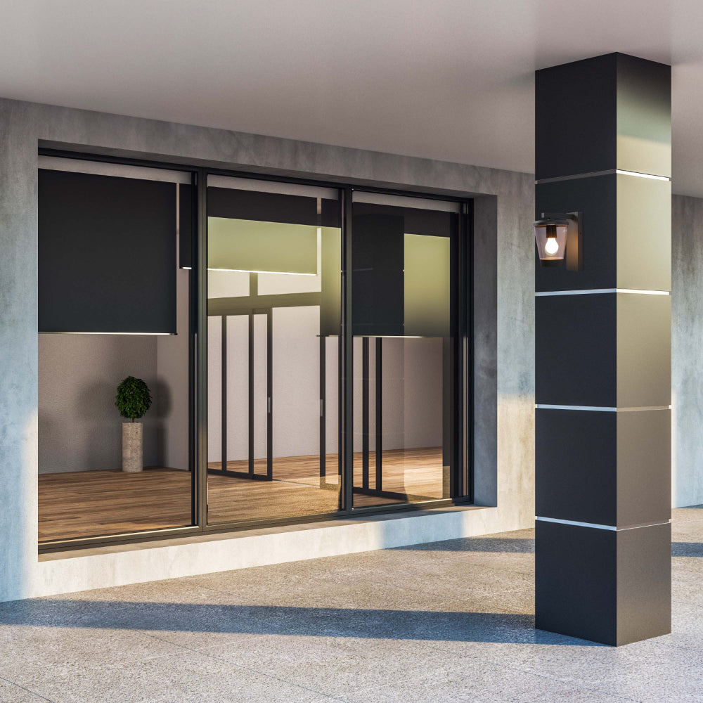 Imagen de una moderna lámpara de pared exterior en gris oscuro, perfecta para decorar jardines y patios contemporáneos.
