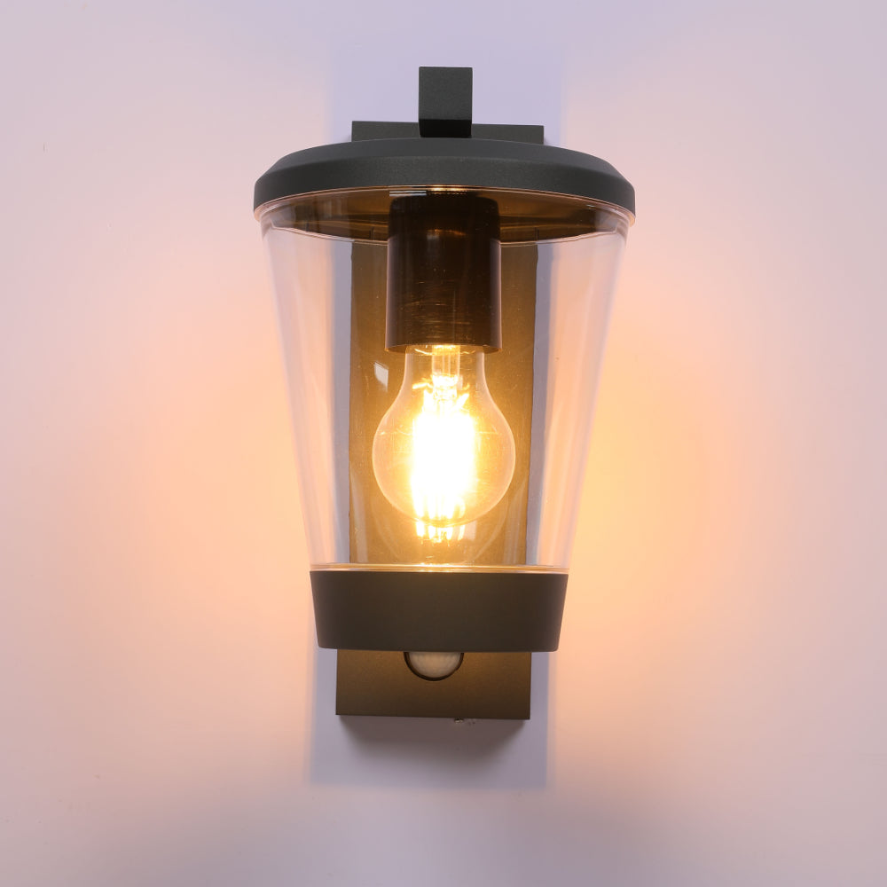 Lámpara de pared exterior moderna en gris oscuro, ideal para entradas y patios con estilo contemporáneo, ofreciendo luz cálida y acogedora.