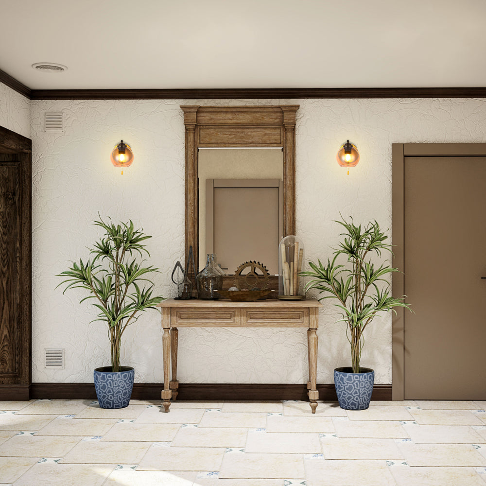 Lámpara de pared de vidrio ámbar en forma de domo, perfecta para un estilo moderno en salas de estar o dormitorios.