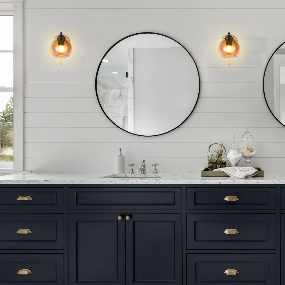 Lámpara de pared de metal en forma de L con dome de vidrio ámbar, perfecta para salas de estar modernas con estilo contemporáneo.