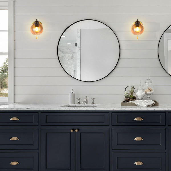 Lámpara de pared de metal en forma de L con dome de vidrio ámbar, perfecta para salas de estar modernas con estilo contemporáneo.