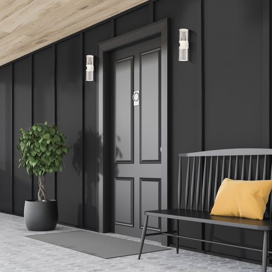Luz de pared exterior vintage en acción, ideal para entradas con estilo clásico, resistente al agua IP54 para uso en exteriores.