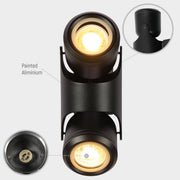 Luz de pared exterior negra, tiltable, ideal para patios modernos, resaltando espacios con su diseño funcional y elegante.