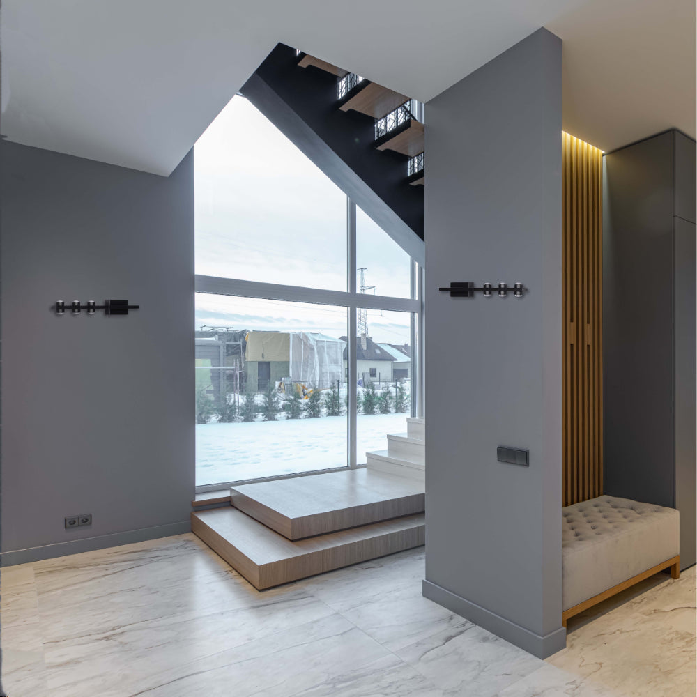 Luz de pared LED estilo nórdico con espejo, ideal para baños modernos y elegantes, ofreciendo iluminación funcional y decorativa.